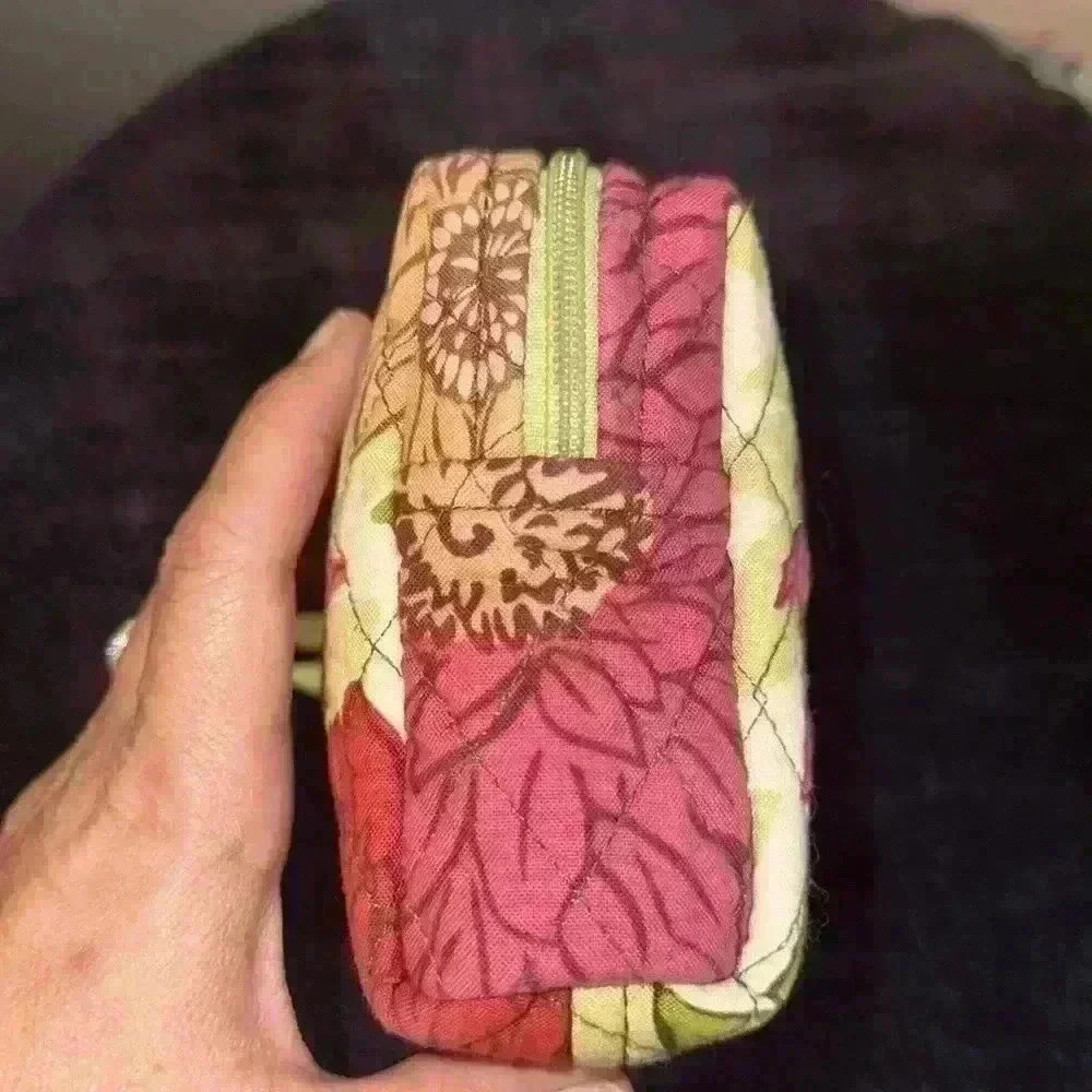 Vera Bradley RETIRED Hello Dalia! Cosmetic Bag - Picture 7 of 8